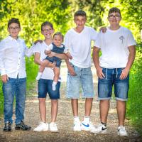 Familienfotografie Günzburg – Kinder beim Spielen im Freien