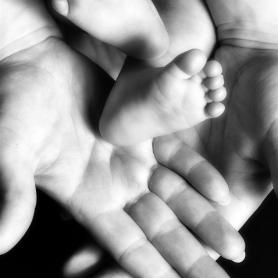 Babyfotografie Günzburg – Detailaufnahme Babyfüße