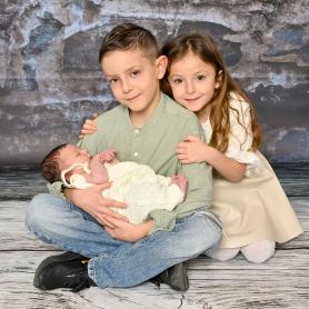 Babyfotografie Günzburg – Neugeborenes mit Geschwisterkind